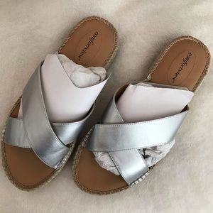LIKE NEW - ComfortView 11W Silver Sandals